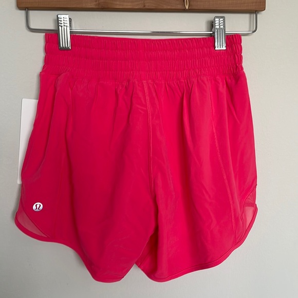 NWT Lululemon Hotty Hot High Rise Lined Short 4" Lipgloss Size 4 - Picture 2 of 10